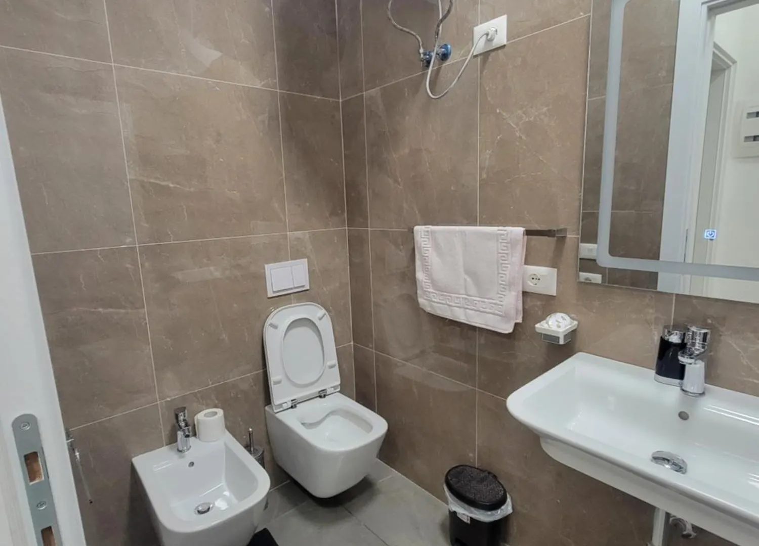 Square 21 Number 6 Apartman Tirana